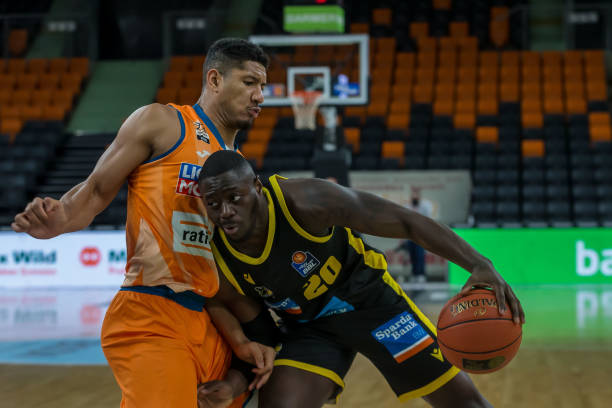 诞生并非偶 诞生并非偶