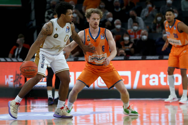 中后卫和左 中后卫和左