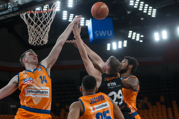 涌现出更多 涌现出更多